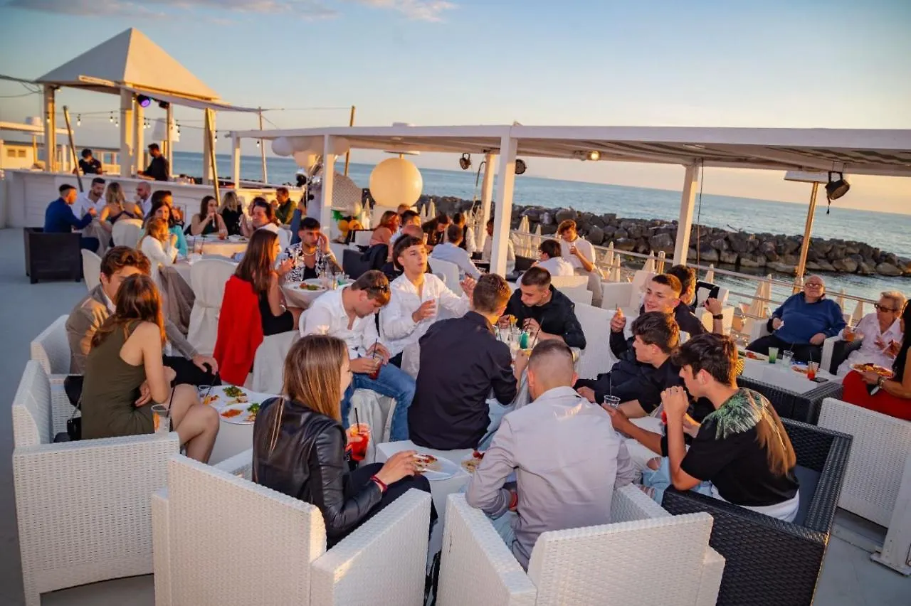 Appartamento La Marea Monolocale sul mare Tirrenia
